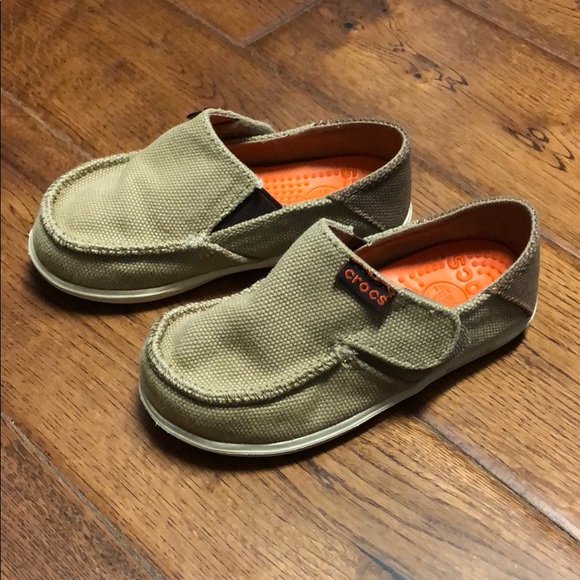 boys santa cruz crocs